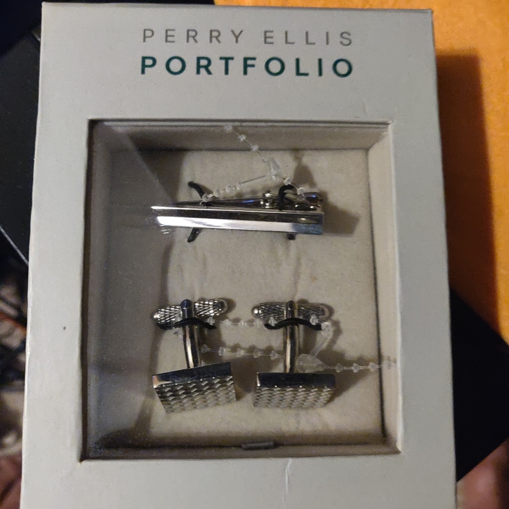 Cuff Links and Tie Bar Perry Ellis